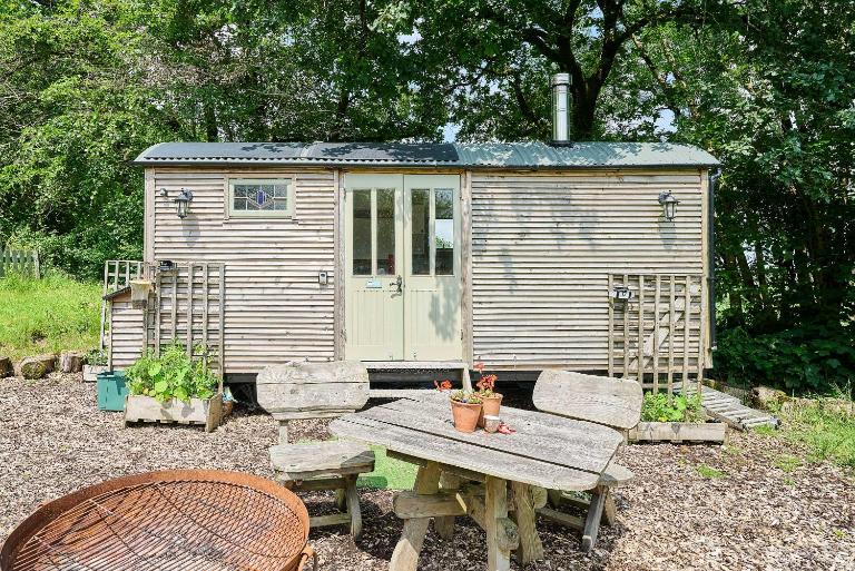 Host & Stay - Dipple Farm Shepherds Hut - B&B Woolfardisworthy
