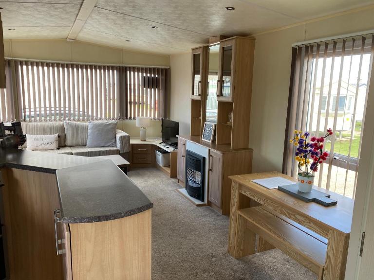 6 berth caravan hire close to Fantasy Island - Bed and Breakfast Ingoldmells