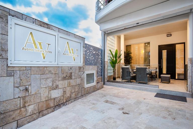 Avento Lux Suites - Bed and Breakfast Potós