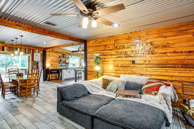 Glamping Cabin on Private Pond w/ Deck - B&B Norway