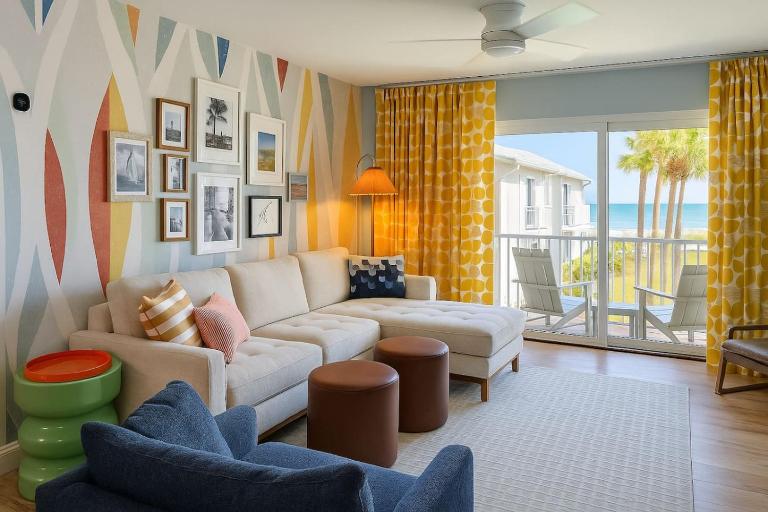 Retro Beachfront Bliss - B&B New Smyrna Beach