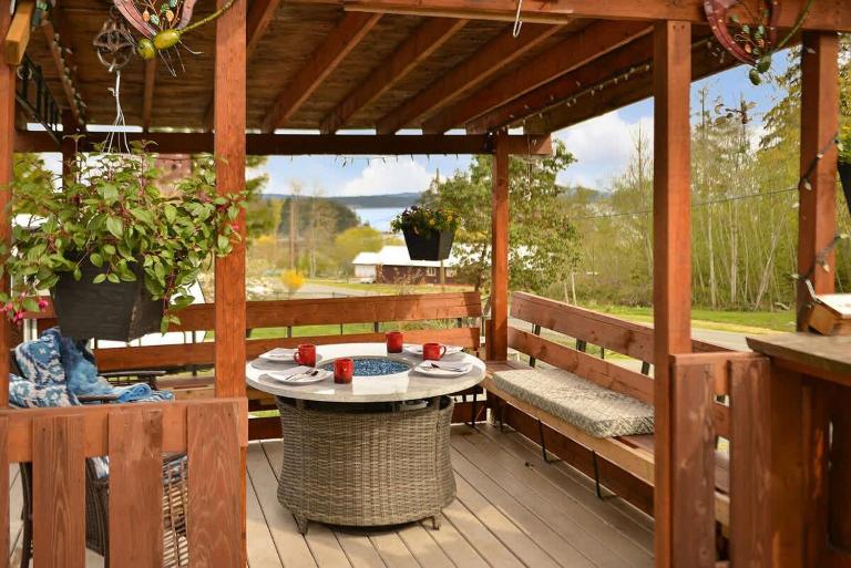 Dragonfly Cottage by EMR Vacation Rentals - B&B Nanaimo