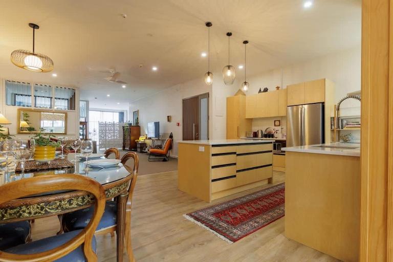 Inn Tutanekai - Central City Chic 3 Bedroom 2 Bathroom Apartment - Bed and Breakfast Rotorua