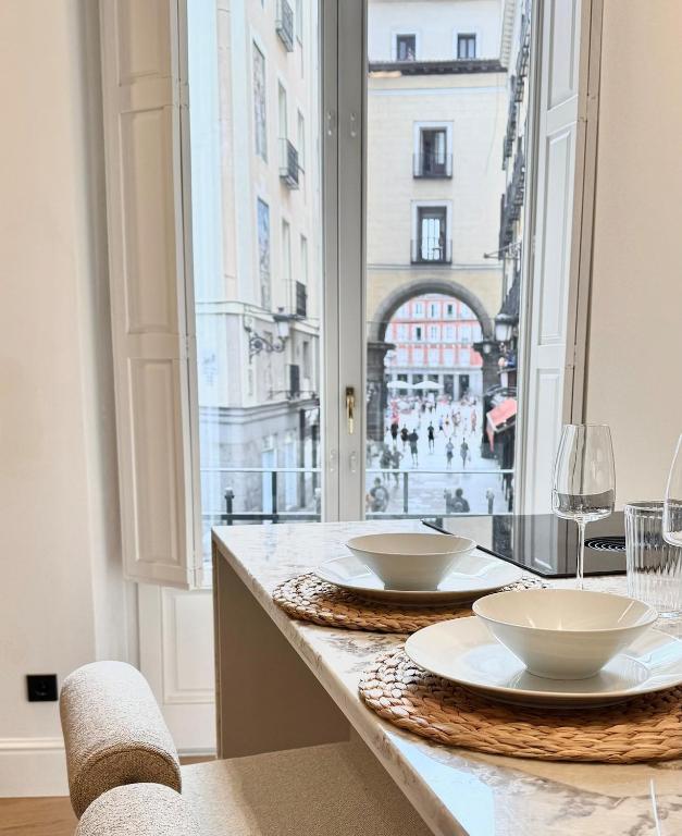 Charming Plaza Mayor Views & Top location - B&B Madrid