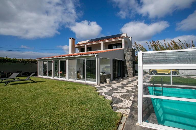Villa Sun & Sea - Covered Pool - B&B Ponta Delgada