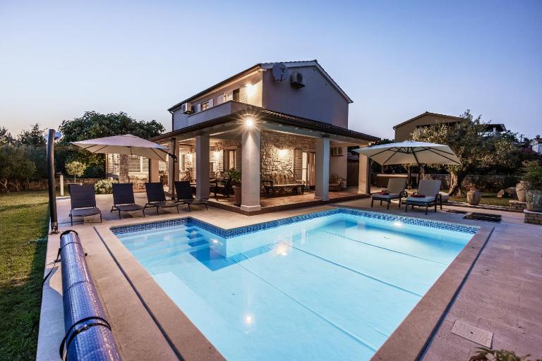 Villa Emely for 8 people near Porec with heated pool & jacuzzi - B&B Gradina