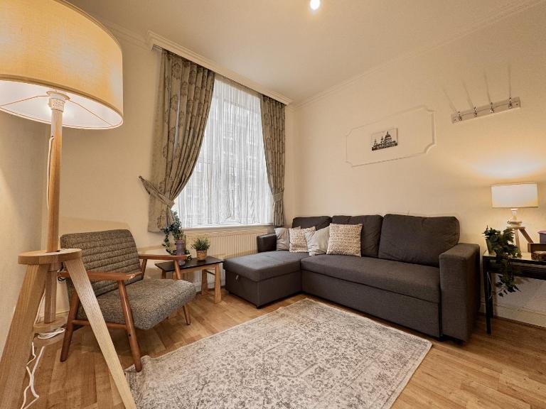 Group Getaway near King's Cross and Camden Town - Bed and Breakfast Londen