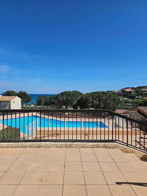Mer, piscine, tennis - séjour idéal en famille - B&B Les Issambres