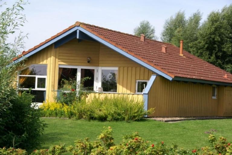 4 Personen ebenerdiges, barrierefreies Ferienhaus in erster Reihe zum See in Otterndorf - B&B Otterndorf