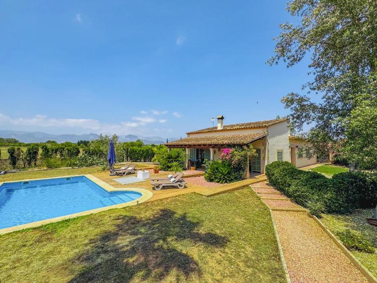 Stunning country villa with Panoramic mountain views - B&B Biniali