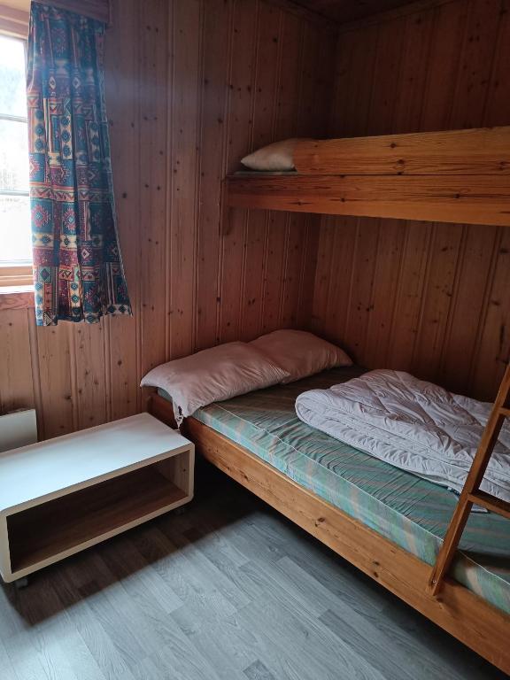 Stavn gård og hytter- 8 minutter til Bjørneparken - Ferienwohnung Flå