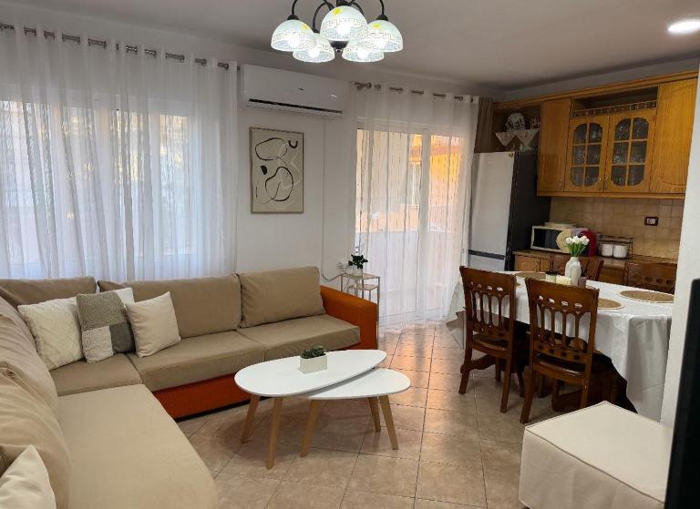 Joan Apartment - B&B Himarë