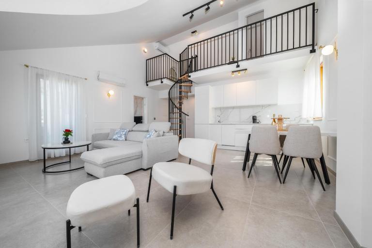 Villa Božica - sea view stone villa with free parking - Chambres d'hôtes Makarska