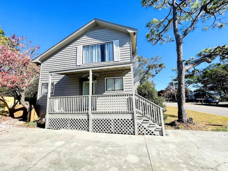 Beautiful beach house a walk from the beach - B&B Myrtle Beach