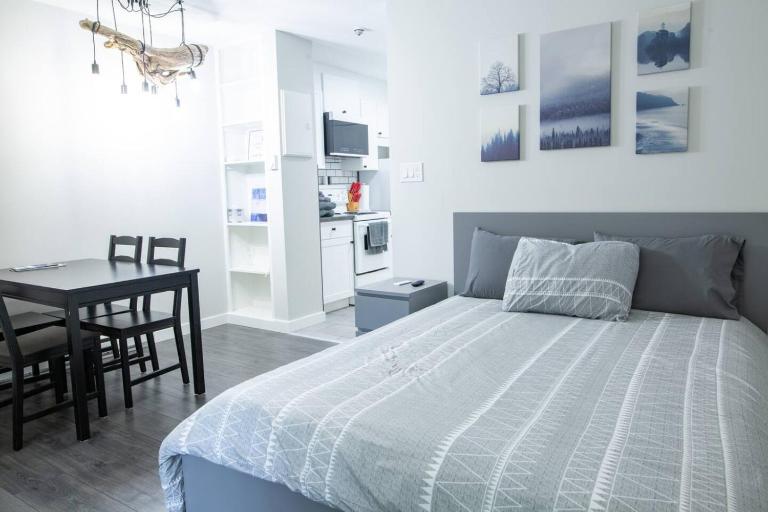 The Riverbend Modern Studio at Harrison Lake - B&B Harrison Hot Springs