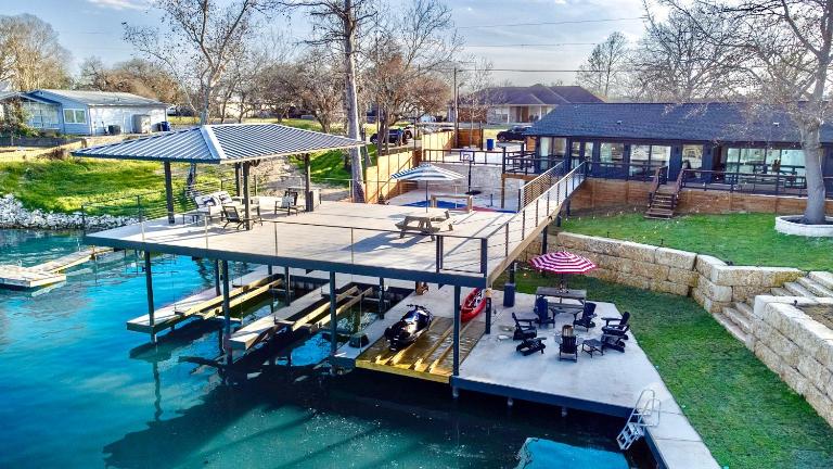 Luxury Lakefront Home Kayaks Pickleball Pet Friendly Fishing Fire Pit Views - B&B New Braunfels