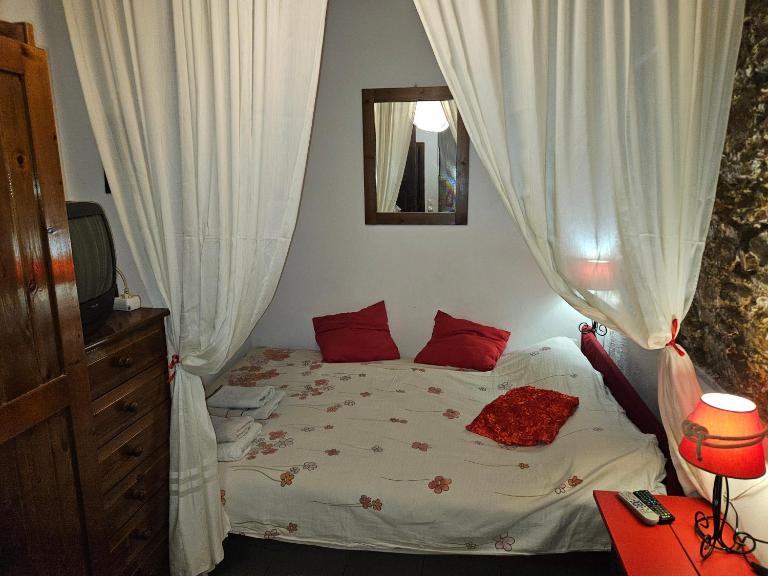 small sweet home romantic - B&B Ermoupoli