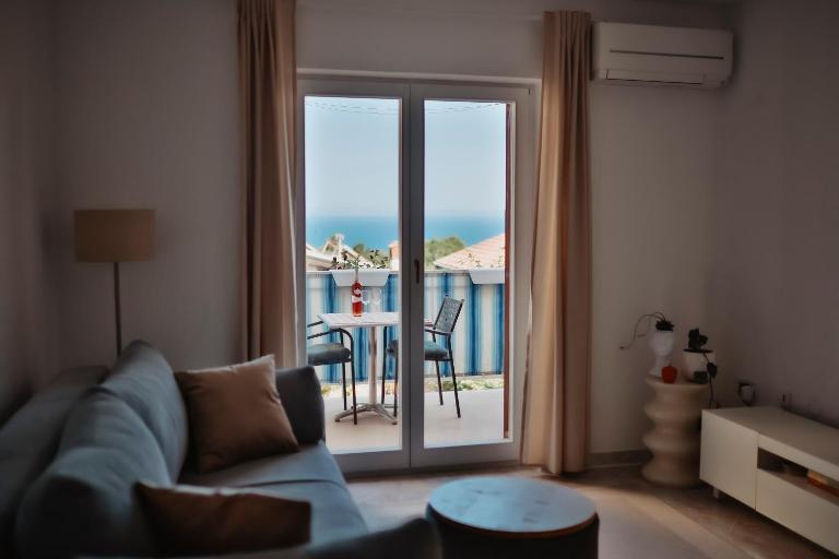 Sea view bliss Ičići, free parking - B&B Ičići