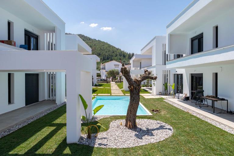 White Dream Residential Complex - Bed and Breakfast Skála Rachoníou