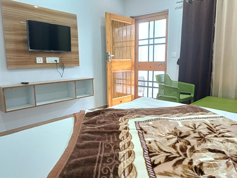 Cedar Point home stay - B&B Khajjiar
