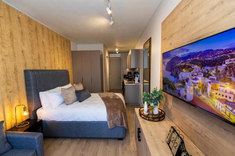 Luxury Studio at One Rosebank with free parking - Chambres d'hôtes Johannesbourg