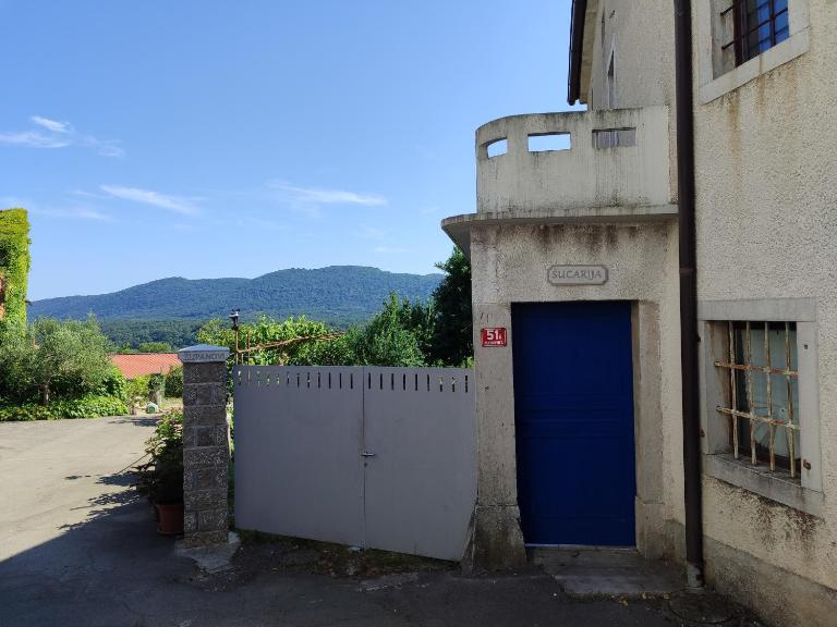 Hiša Šucarija - B&B Dutovlje