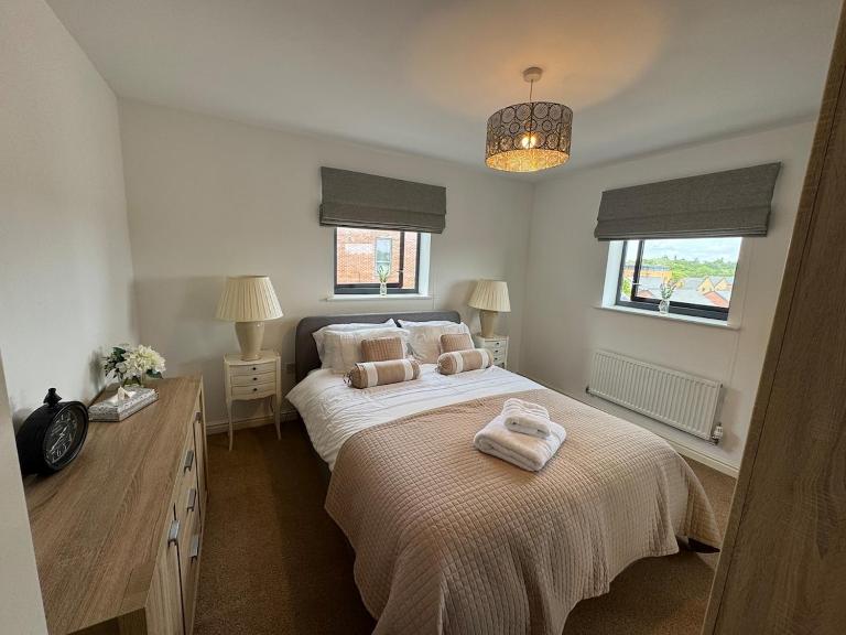 Uxbridge-Modern 2 bed Apt with Lift & Parking - B&B Uxbridge
