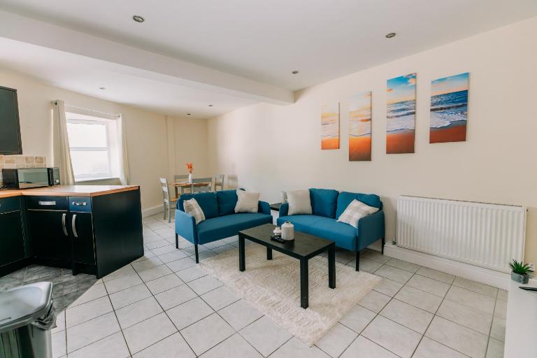 Lovely 2 Bed close to Beach with Parking - Chambres d'hôtes Folkestone