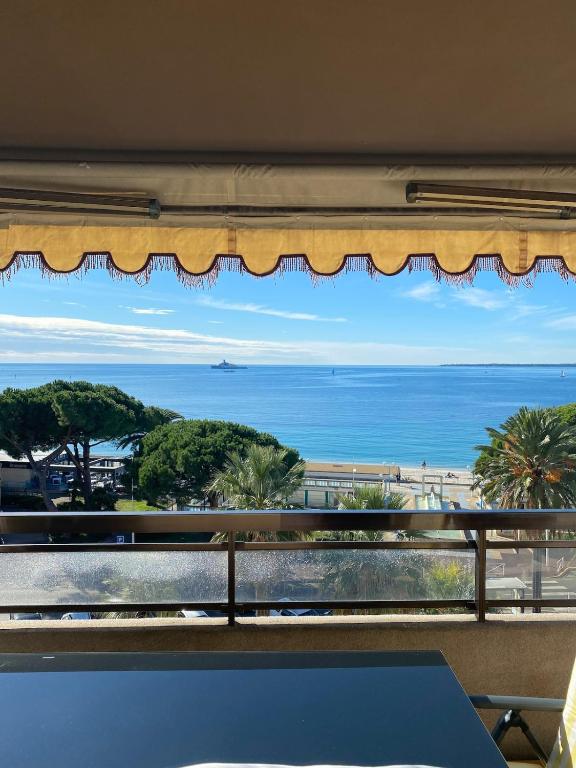 Luxurious large 2 rooms with panoramic sea view, AC - B&B Antibes