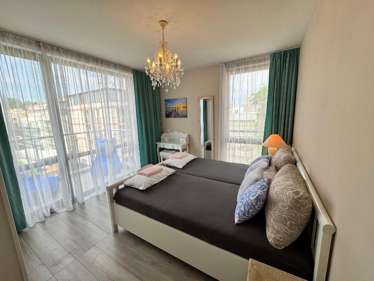 Apartment B48 in Tarsis Club Complex z widokiem na basen - B&B Sunny Beach