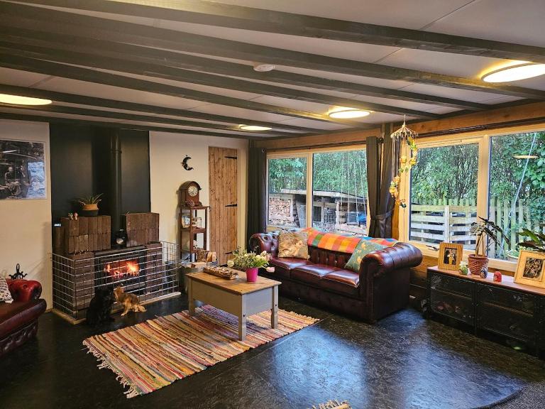 Quirky&Old Cottage for Families - Bed and Breakfast Colyford
