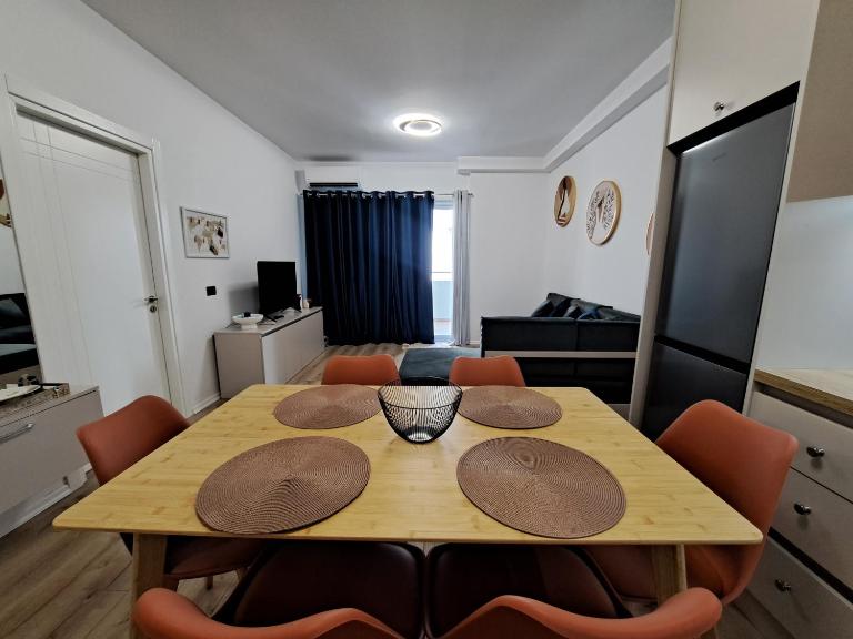 Blue32 - Bed and Breakfast Sarandë