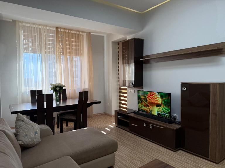 Deluxe 2-bedroom apartment in the city centre by Sweet Home - B&B Jerevan