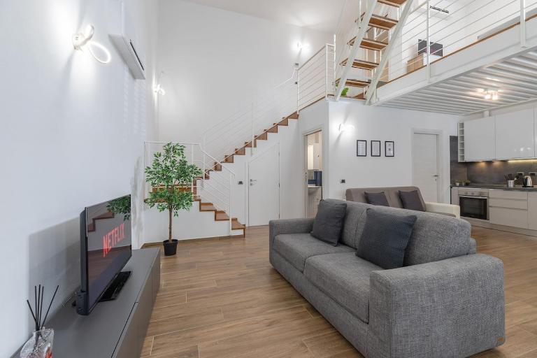 Valentini Luxury Loft-18 by train to Florence-PARKING FREE - B&B Prato