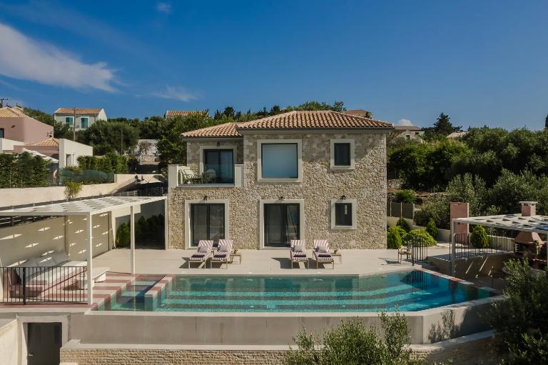 Majestic Stone Villa Sea View Pool - Ferienwohnung Antipáta