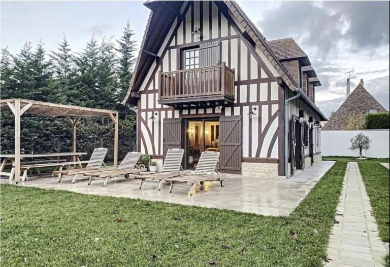 Villa Les copains d'abord Tourgeville plage - B&B Deauville