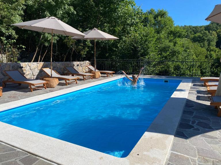 Familija Lovrinovi Retreat - Relax&Reconnect - B&B Zvoneća