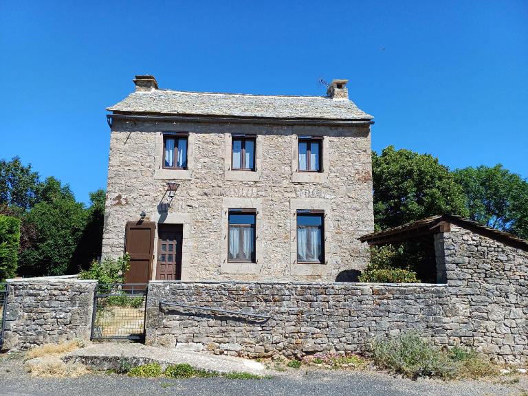 Gîte LES LILAS de RECOULES - Chambres d'hôtes Le Massegros