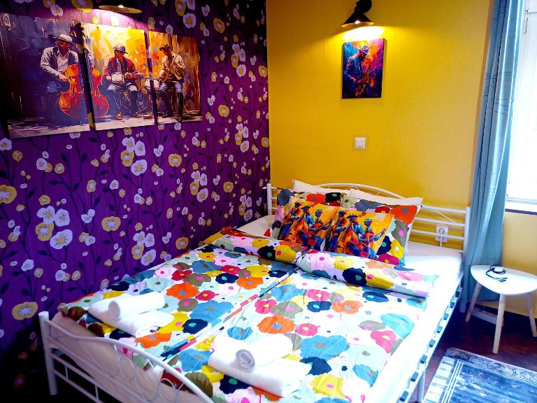 Jazzy Art Home - Top Center - plus Free Vouchers - B&B Sofia