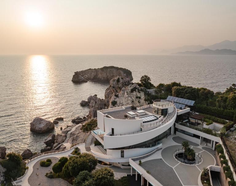 CONTiNUUM - B&B Ulcinj
