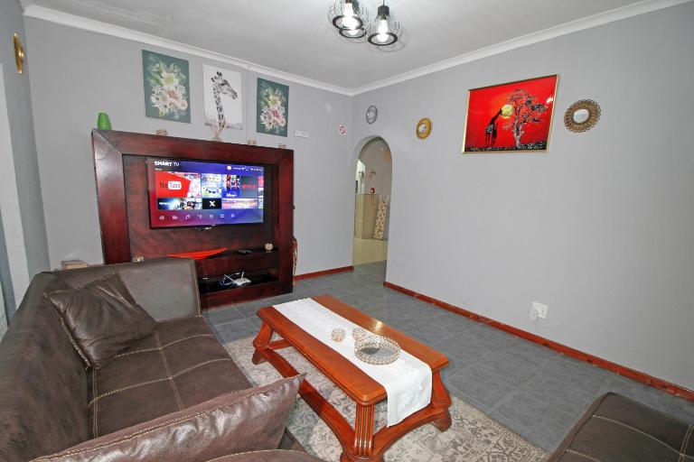 Peaceful 4 Bedroom Flat in Germiston with WI-FI - Ferienwohnung Germinston