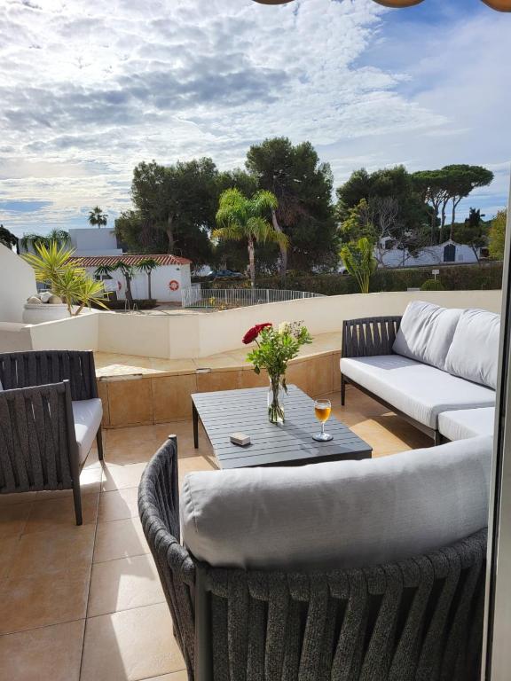 Fabulous Duplex with Sea and Pool Views 2 min walk from beach 3 bedrooms - B&B Sitio de Calahonda