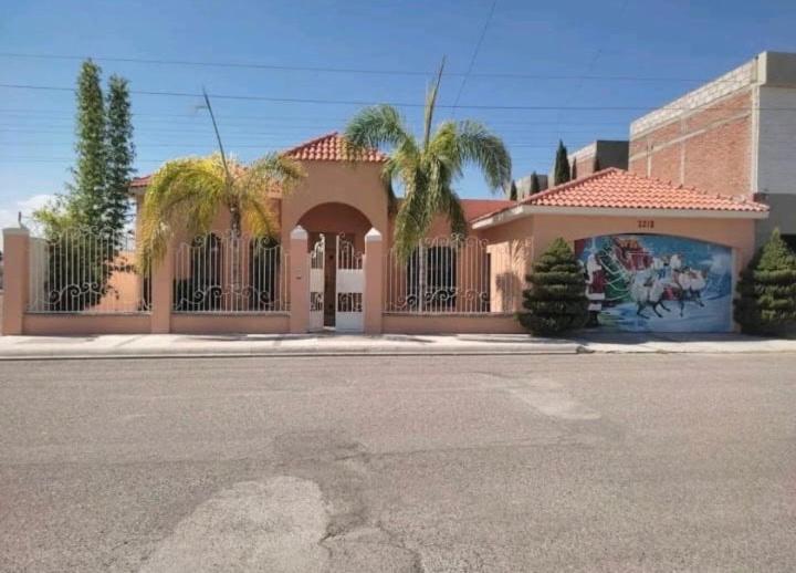Residencia con Alberca privada y 4 Habitaciones - B&B Delicias