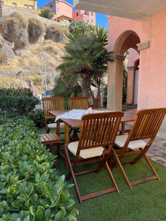 Casa Castelsardo con giardino - B&B Castelsardo