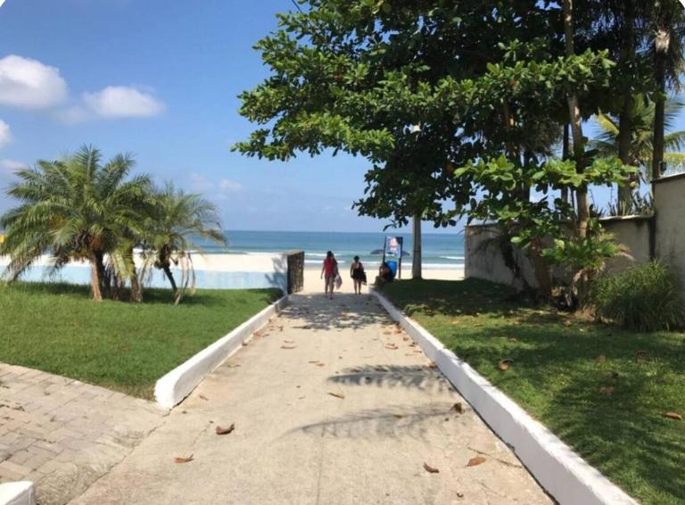 Juquehy 4 BR with pool 15metres from beach! - B&B São Sebastião