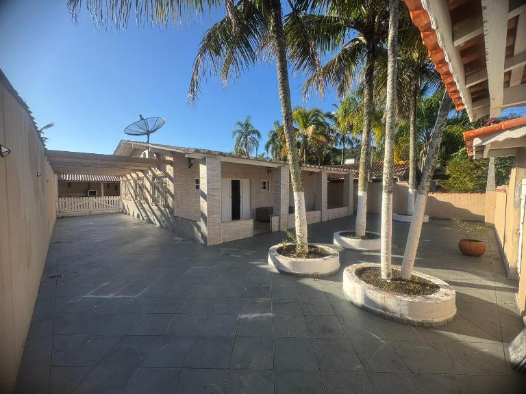 Casa com Piscina e Churrasqueira Até 14 hóspedes Bertioga - B&B Bertioga