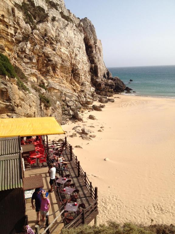 Beach front apartment 1 - B&B Sagres