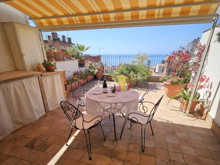 Casa Memi by Holiday World - Chambres d'hôtes Taormina