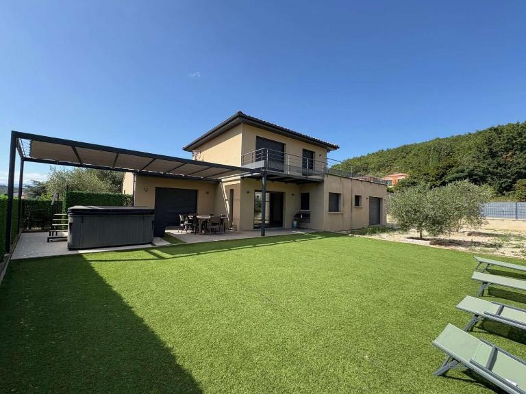 Villa 4 Suites avec Spa de Nage, Terrasse et Clim - Proche Centre Ruoms - FR-1-382-149 - B&B Ruoms