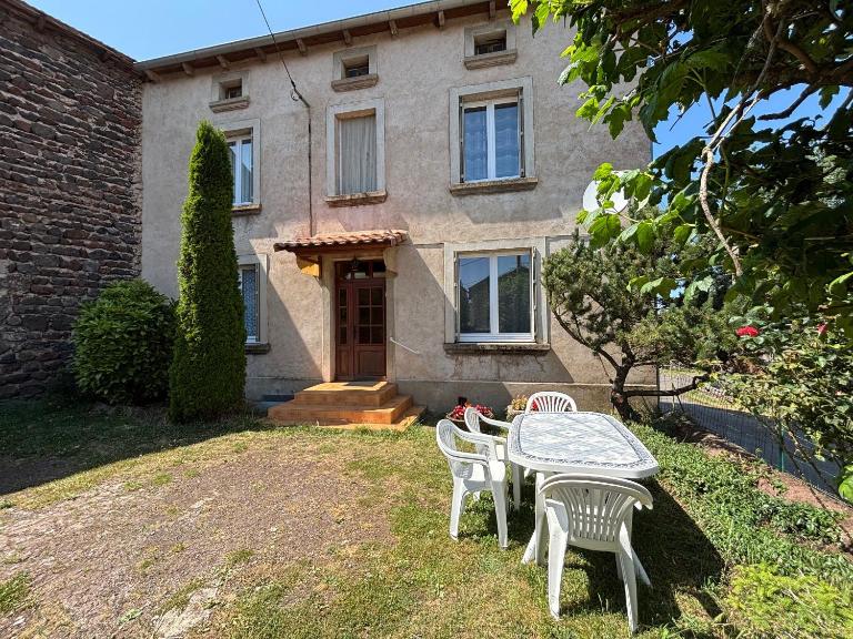 Gîte familial paisible, proche Gorges de la Loire, avec cour fermée, 3 chambres, équipements bébé - FR-1-582-116 - Bed and Breakfast Solignac-sur-Loire